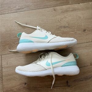 Nike Roshe G women’s golf shoe spikeless